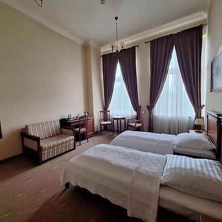 Zespol Palacowo-Parkowy W Ostromecku Ostromecko Luaran gambar