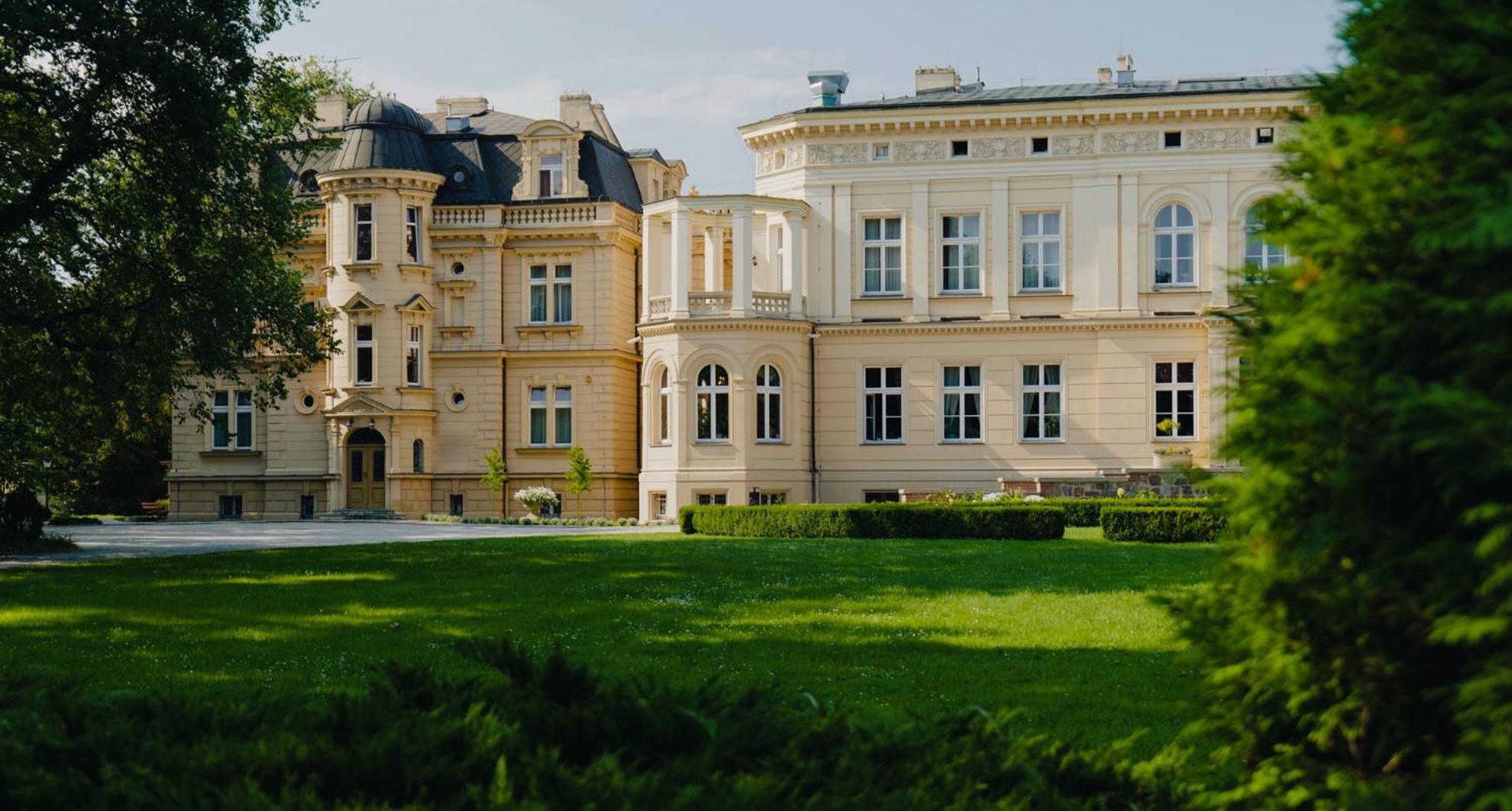 Zespol Palacowo-Parkowy W Ostromecku Ostromecko Luaran gambar