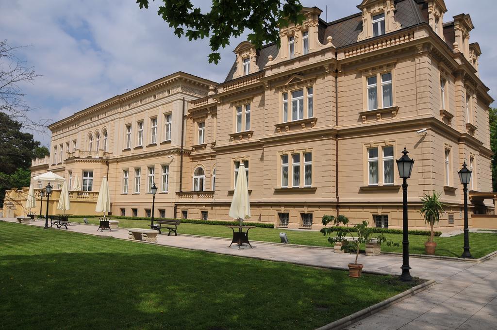 Zespol Palacowo-Parkowy W Ostromecku Ostromecko Luaran gambar